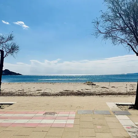 2112 Hort De Mar A 306, Vista Inmejorable, En 1ª Linea De Mar Y Frente A La Playa Mas Espaciosa De Roses. Edificio Tranquilo. Parking. - Es-258-37 Apartment